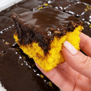 Bolo de Cenoura Fofinho com Cobertura de Chocolate