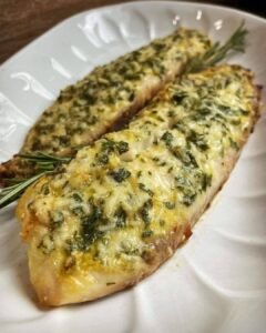 Receita Irresistível de Filé de Merluza Assado com Parmesão e Salsinha